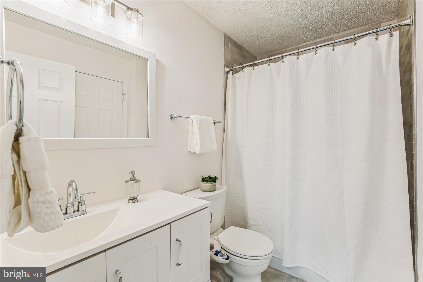 12105 GREENWAY CT #201, FAIRFAX, Virginia 22033, 3 Bedrooms Bedrooms, ,2 BathroomsBathrooms,Residential,For sale,12105 GREENWAY CT #201,VAFX2259972 MLS # VAFX2259972