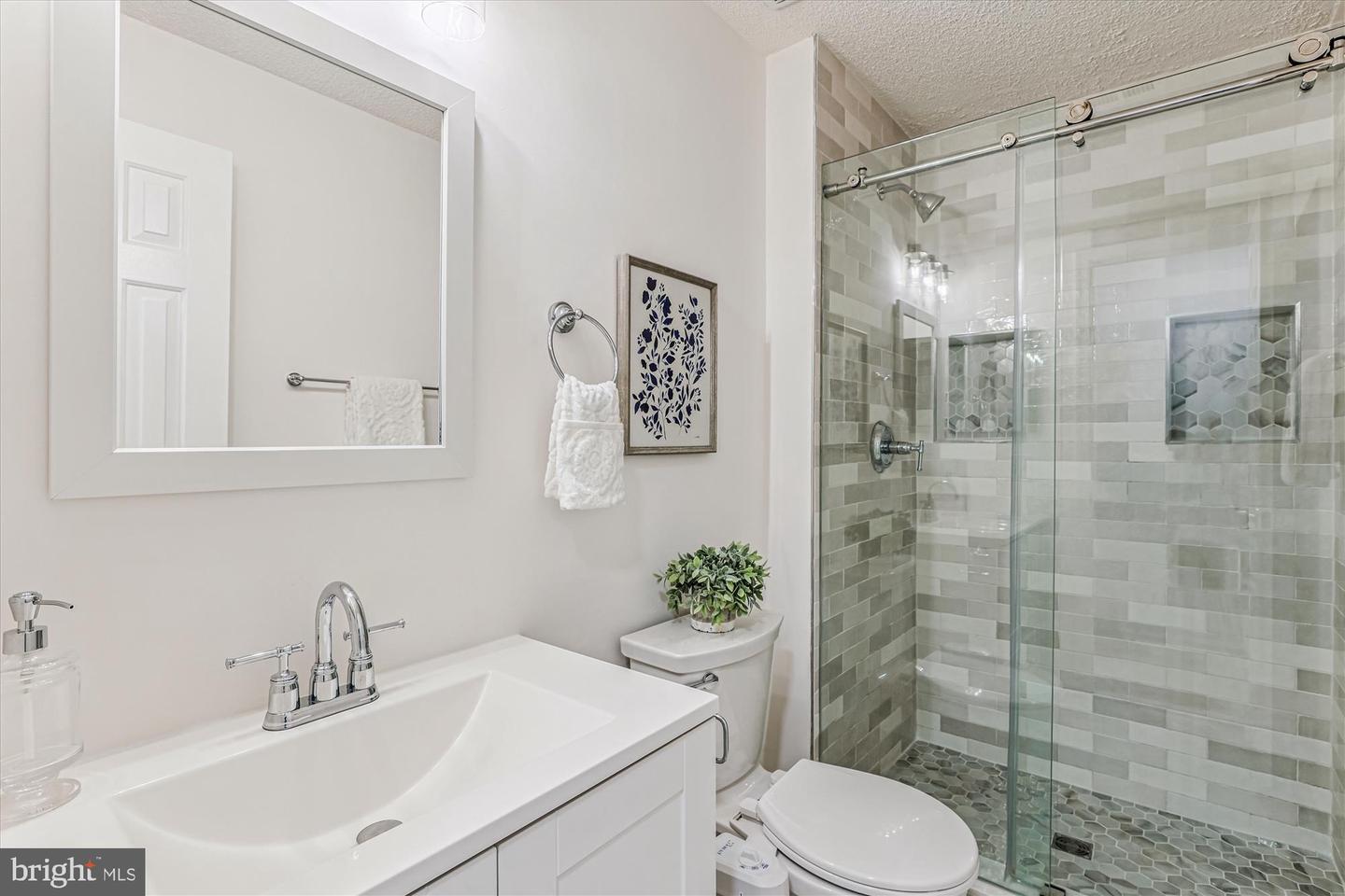 12105 GREENWAY CT #201, FAIRFAX, Virginia 22033, 3 Bedrooms Bedrooms, ,2 BathroomsBathrooms,Residential,For sale,12105 GREENWAY CT #201,VAFX2259972 MLS # VAFX2259972