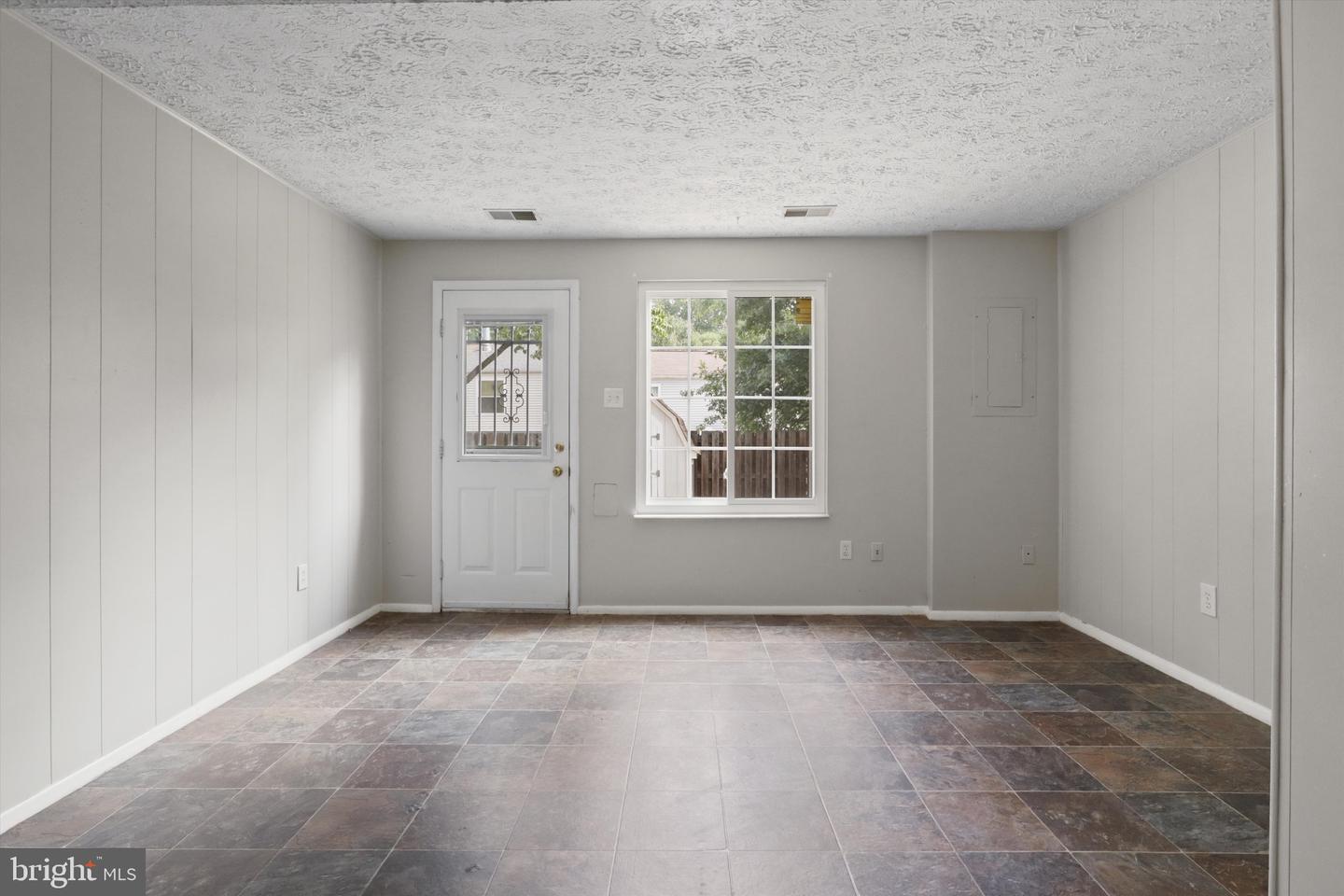8770 KANAWHA, LORTON, Virginia 22079, 2 Bedrooms Bedrooms, 4 Rooms Rooms,2 BathroomsBathrooms,Residential,For sale,8770 KANAWHA,VAFX2260058 MLS # VAFX2260058