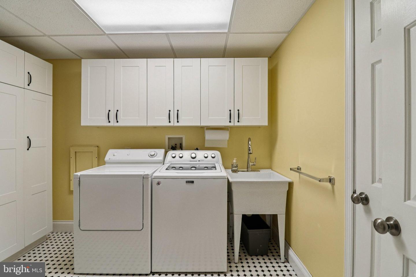 8023 LAKE DR, MANASSAS, Virginia 20111, 3 Bedrooms Bedrooms, 13 Rooms Rooms,3 BathroomsBathrooms,Residential,For sale,8023 LAKE DR,VAPW2101062 MLS # VAPW2101062