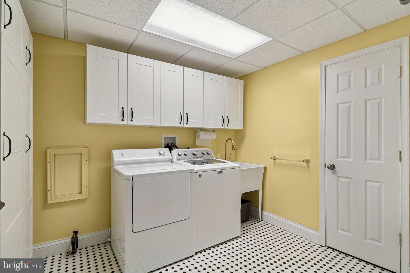 8023 LAKE DR, MANASSAS, Virginia 20111, 3 Bedrooms Bedrooms, 13 Rooms Rooms,3 BathroomsBathrooms,Residential,For sale,8023 LAKE DR,VAPW2101062 MLS # VAPW2101062