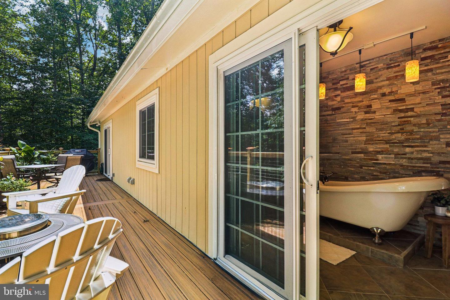 8023 LAKE DR, MANASSAS, Virginia 20111, 3 Bedrooms Bedrooms, 13 Rooms Rooms,3 BathroomsBathrooms,Residential,For sale,8023 LAKE DR,VAPW2101062 MLS # VAPW2101062