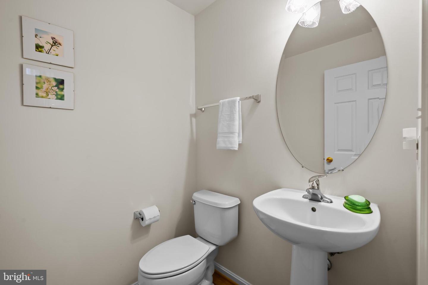 929 TOWERING OAK CT, PURCELLVILLE, Virginia 20132, 4 Bedrooms Bedrooms, 17 Rooms Rooms,2 BathroomsBathrooms,Residential,For sale,929 TOWERING OAK CT,VALO2104192 MLS # VALO2104192
