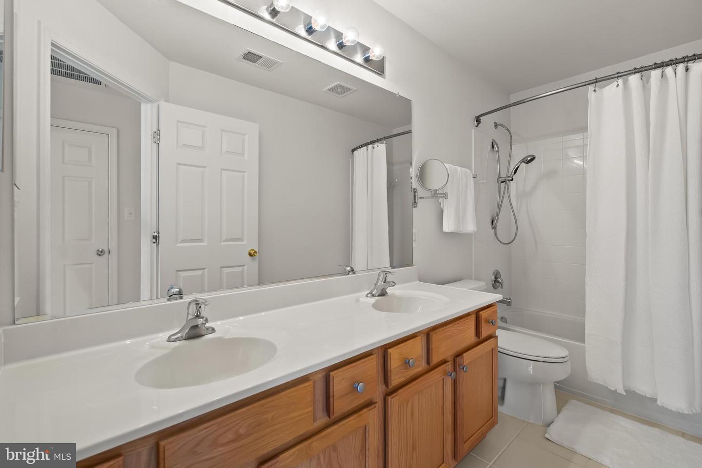 929 TOWERING OAK CT, PURCELLVILLE, Virginia 20132, 4 Bedrooms Bedrooms, 17 Rooms Rooms,2 BathroomsBathrooms,Residential,For sale,929 TOWERING OAK CT,VALO2104192 MLS # VALO2104192