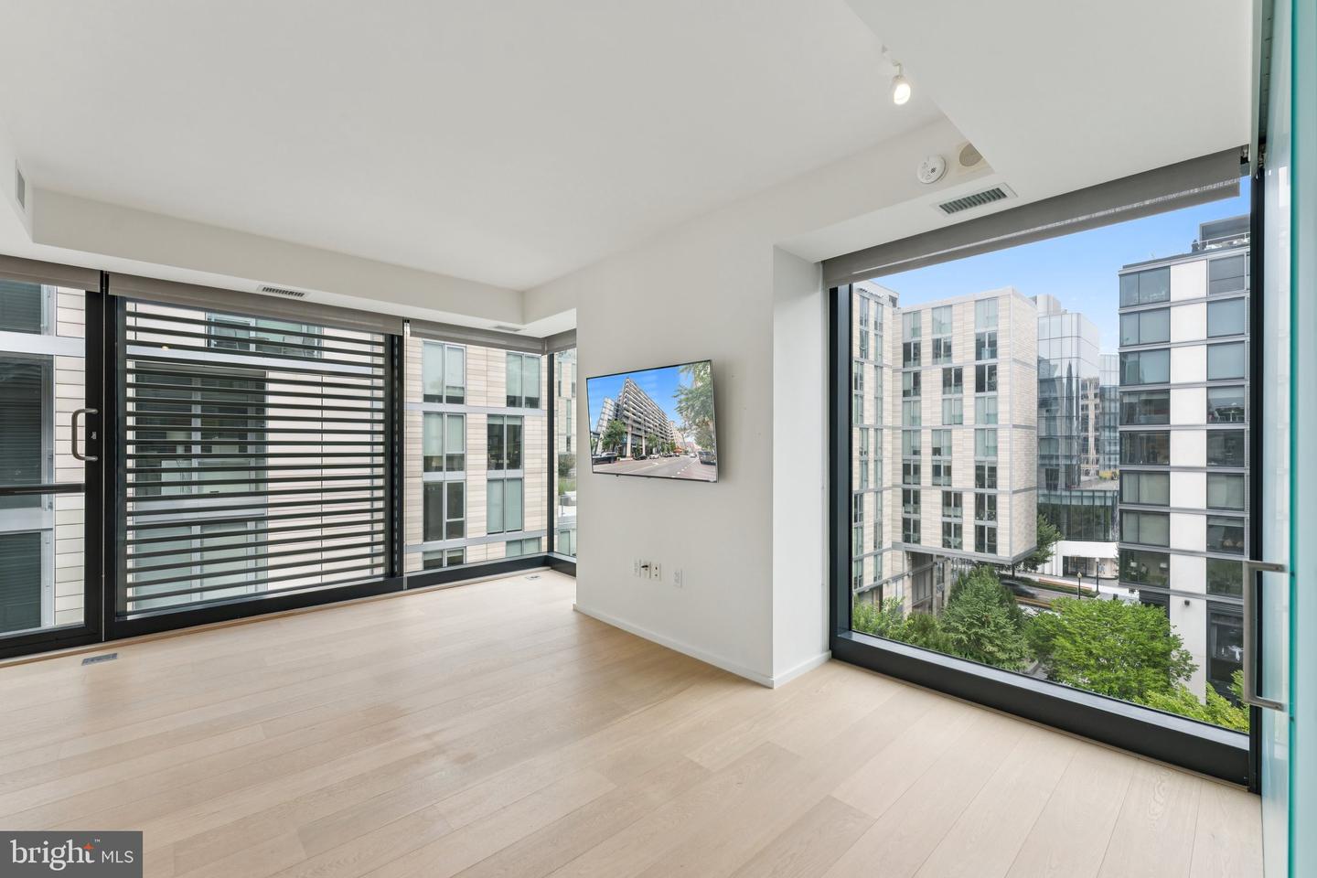925 H ST NW #701, WASHINGTON, District Of Columbia 20001, 1 Bedroom Bedrooms, ,1 BathroomBathrooms,Residential,For sale,925 H ST NW #701,DCDC2214368 MLS # DCDC2214368