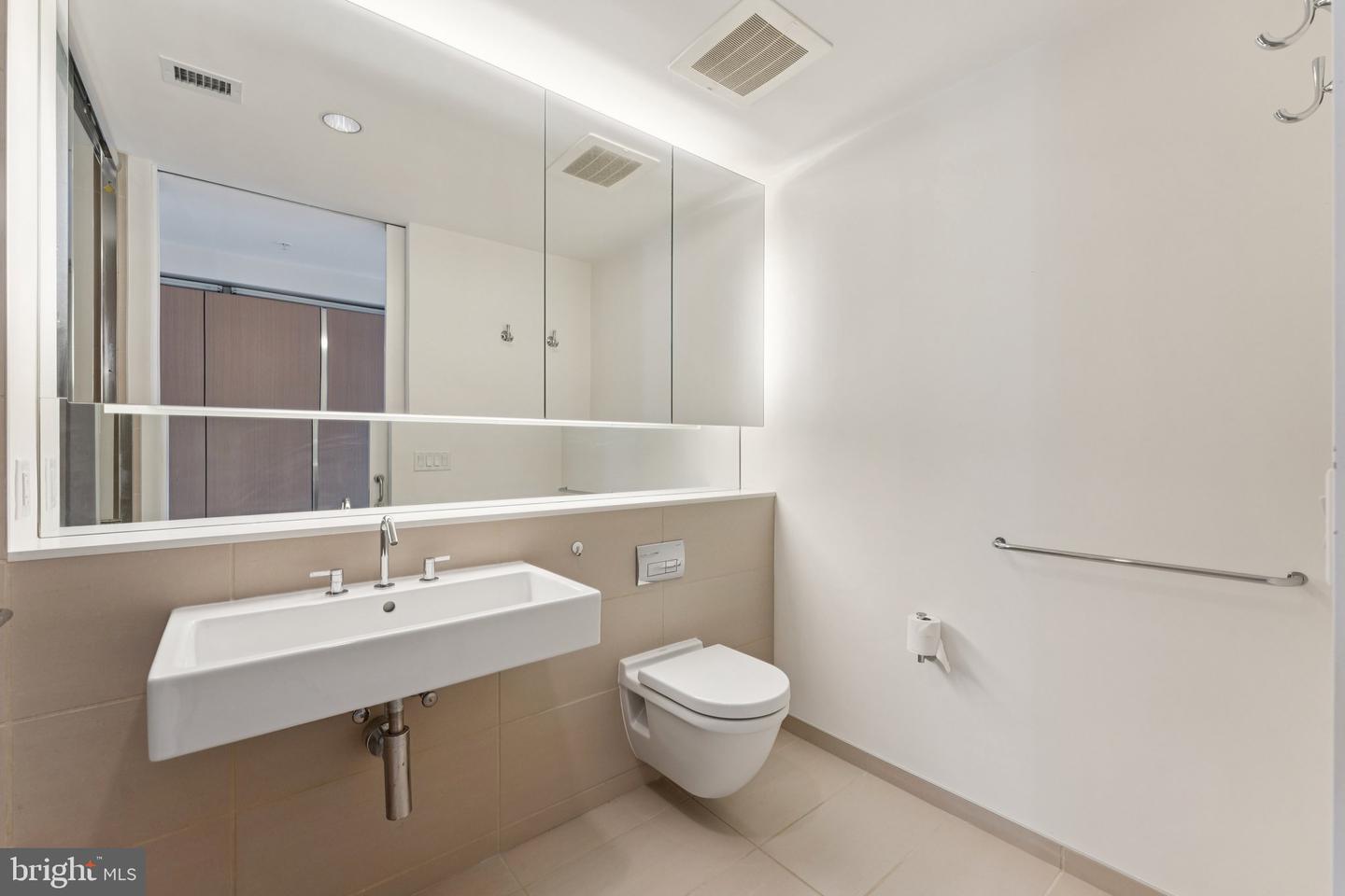 925 H ST NW #701, WASHINGTON, District Of Columbia 20001, 1 Bedroom Bedrooms, ,1 BathroomBathrooms,Residential,For sale,925 H ST NW #701,DCDC2214368 MLS # DCDC2214368