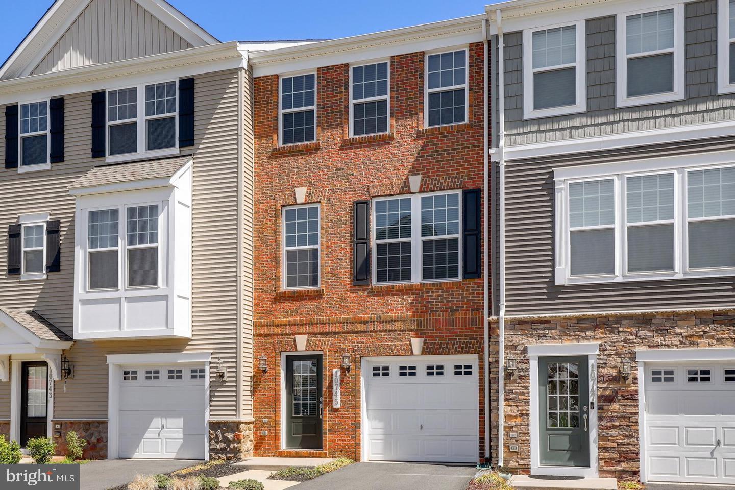 10745 CALEDONIA MEADOWS DR, MANASSAS, Virginia 20112, 3 Bedrooms Bedrooms, 11 Rooms Rooms,3 BathroomsBathrooms,Residential,For sale,10745 CALEDONIA MEADOWS DR,VAPW2101132 MLS # VAPW2101132