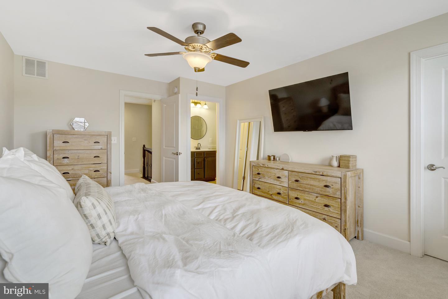 10745 CALEDONIA MEADOWS DR, MANASSAS, Virginia 20112, 3 Bedrooms Bedrooms, 11 Rooms Rooms,3 BathroomsBathrooms,Residential,For sale,10745 CALEDONIA MEADOWS DR,VAPW2101132 MLS # VAPW2101132