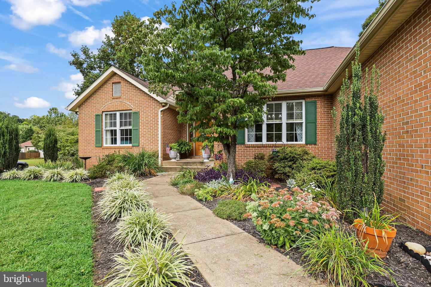 1 FRANTZ CT, FREDERICKSBURG, Virginia 22405, 4 Bedrooms Bedrooms, ,3 BathroomsBathrooms,Residential,For sale,1 FRANTZ CT,VAST2041684 MLS # VAST2041684