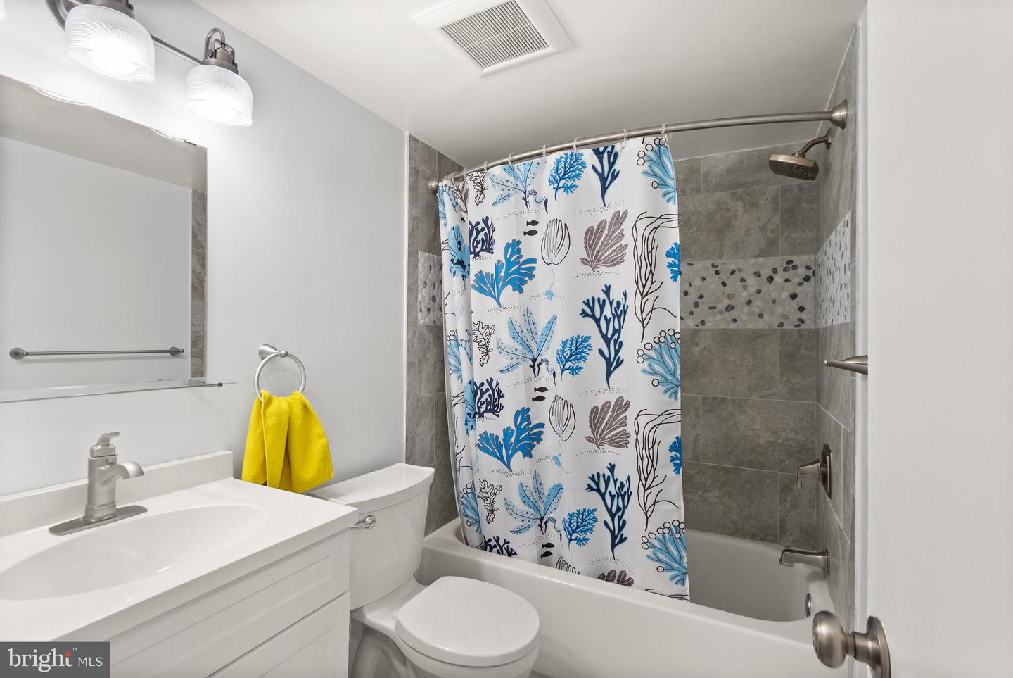 551 FLORIDA AVE #T3, HERNDON, Virginia 20170, 2 Bedrooms Bedrooms, ,2 BathroomsBathrooms,Residential,For sale,551 FLORIDA AVE #T3,VAFX2260506 MLS # VAFX2260506