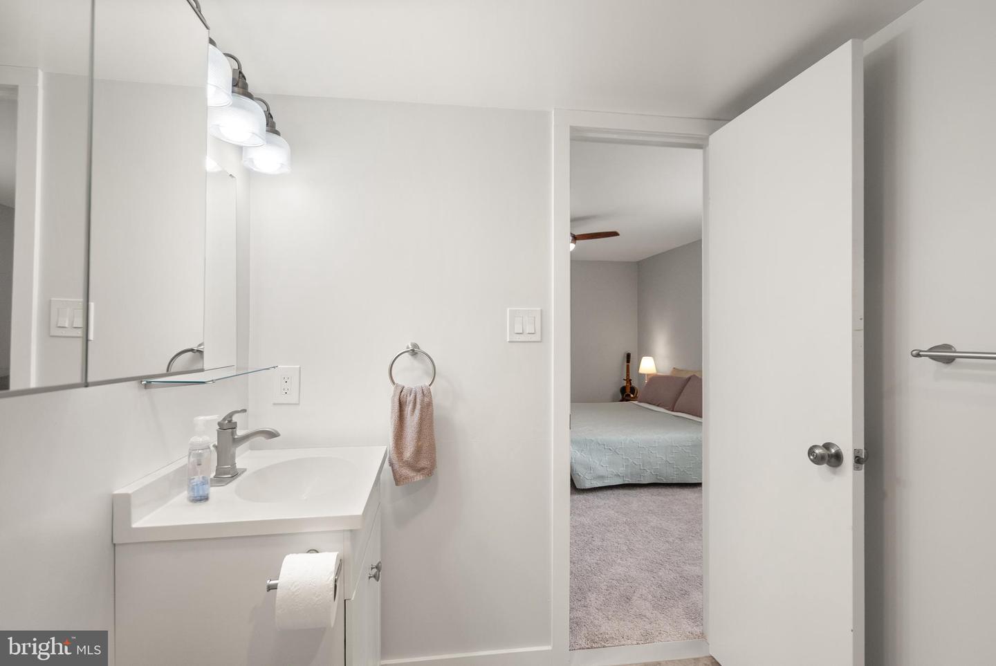 551 FLORIDA AVE #T3, HERNDON, Virginia 20170, 2 Bedrooms Bedrooms, ,2 BathroomsBathrooms,Residential,For sale,551 FLORIDA AVE #T3,VAFX2260506 MLS # VAFX2260506