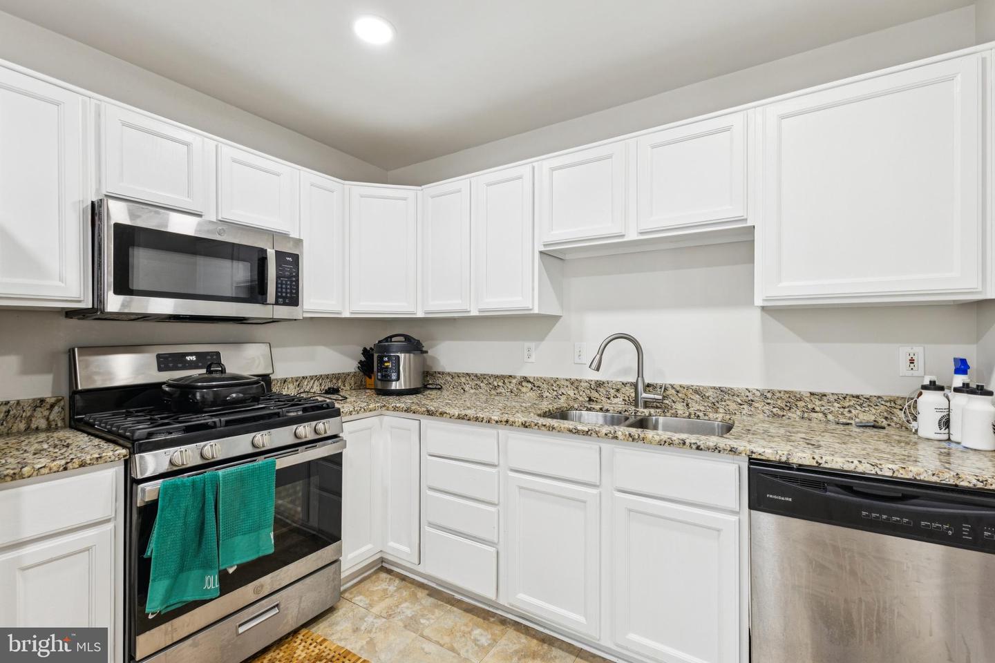 7515-E SNOWPEA CT #161, ALEXANDRIA, Virginia 22306, 2 Bedrooms Bedrooms, ,2 BathroomsBathrooms,Residential,For sale,7515-E SNOWPEA CT #161,VAFX2260676 MLS # VAFX2260676