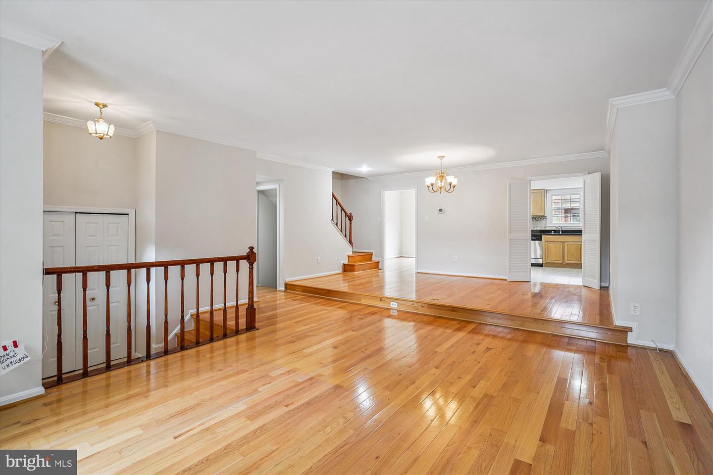 10148 VILLAGE KNOLLS CT, OAKTON, Virginia 22124, 4 Bedrooms Bedrooms, ,3 BathroomsBathrooms,Residential,For sale,10148 VILLAGE KNOLLS CT,VAFX2260906 MLS # VAFX2260906