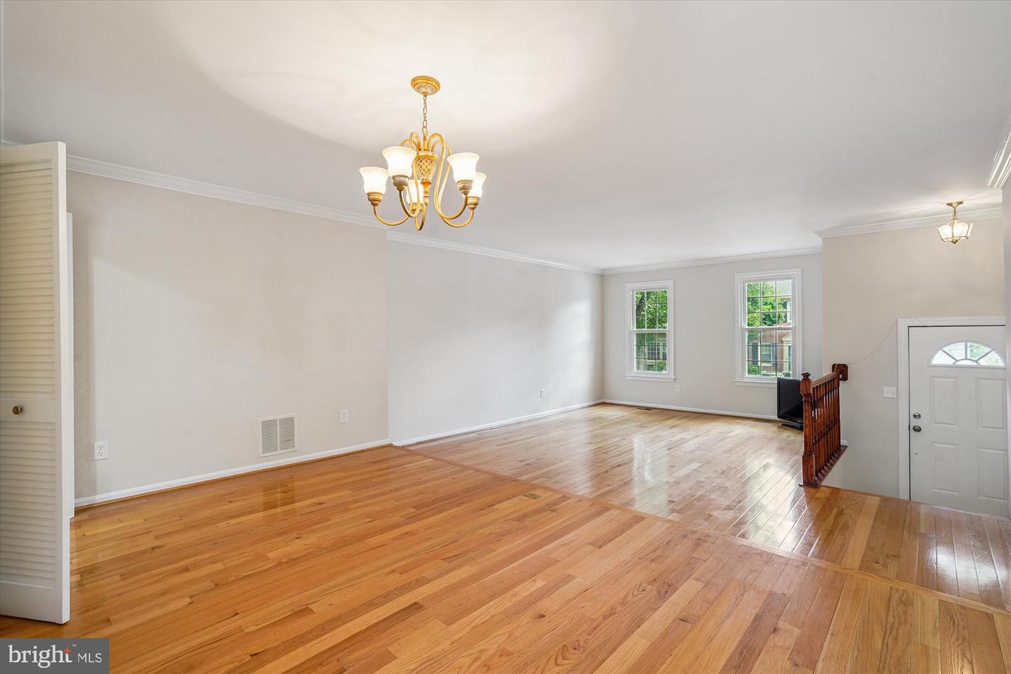 10148 VILLAGE KNOLLS CT, OAKTON, Virginia 22124, 4 Bedrooms Bedrooms, ,3 BathroomsBathrooms,Residential,For sale,10148 VILLAGE KNOLLS CT,VAFX2260906 MLS # VAFX2260906