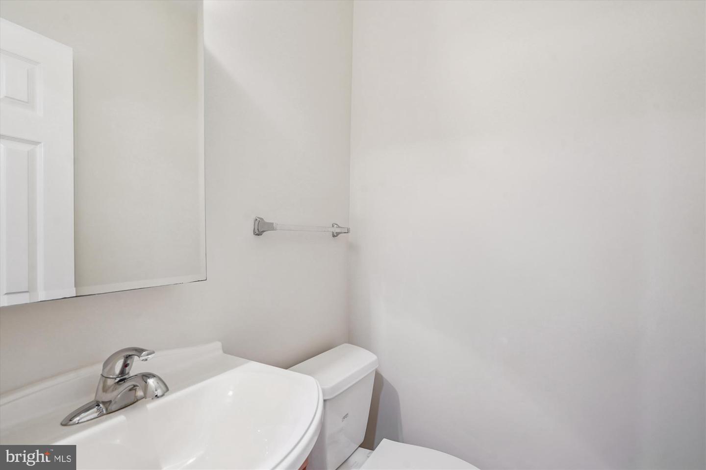 10148 VILLAGE KNOLLS CT, OAKTON, Virginia 22124, 4 Bedrooms Bedrooms, ,3 BathroomsBathrooms,Residential,For sale,10148 VILLAGE KNOLLS CT,VAFX2260906 MLS # VAFX2260906
