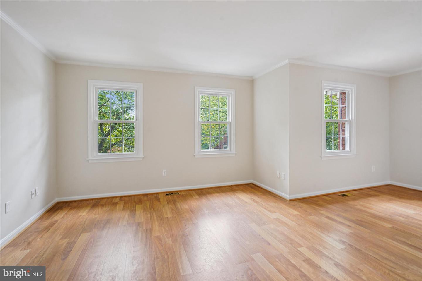10148 VILLAGE KNOLLS CT, OAKTON, Virginia 22124, 4 Bedrooms Bedrooms, ,3 BathroomsBathrooms,Residential,For sale,10148 VILLAGE KNOLLS CT,VAFX2260906 MLS # VAFX2260906