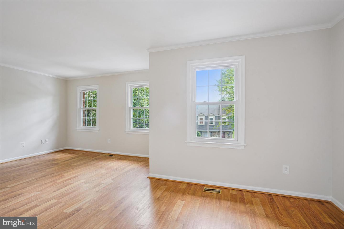 10148 VILLAGE KNOLLS CT, OAKTON, Virginia 22124, 4 Bedrooms Bedrooms, ,3 BathroomsBathrooms,Residential,For sale,10148 VILLAGE KNOLLS CT,VAFX2260906 MLS # VAFX2260906