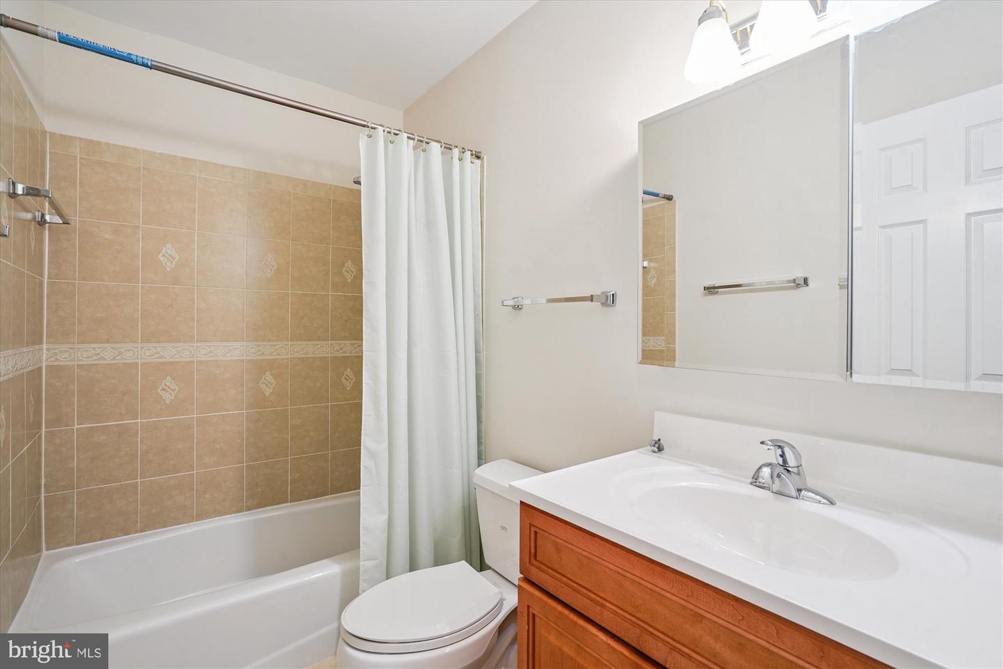 10148 VILLAGE KNOLLS CT, OAKTON, Virginia 22124, 4 Bedrooms Bedrooms, ,3 BathroomsBathrooms,Residential,For sale,10148 VILLAGE KNOLLS CT,VAFX2260906 MLS # VAFX2260906