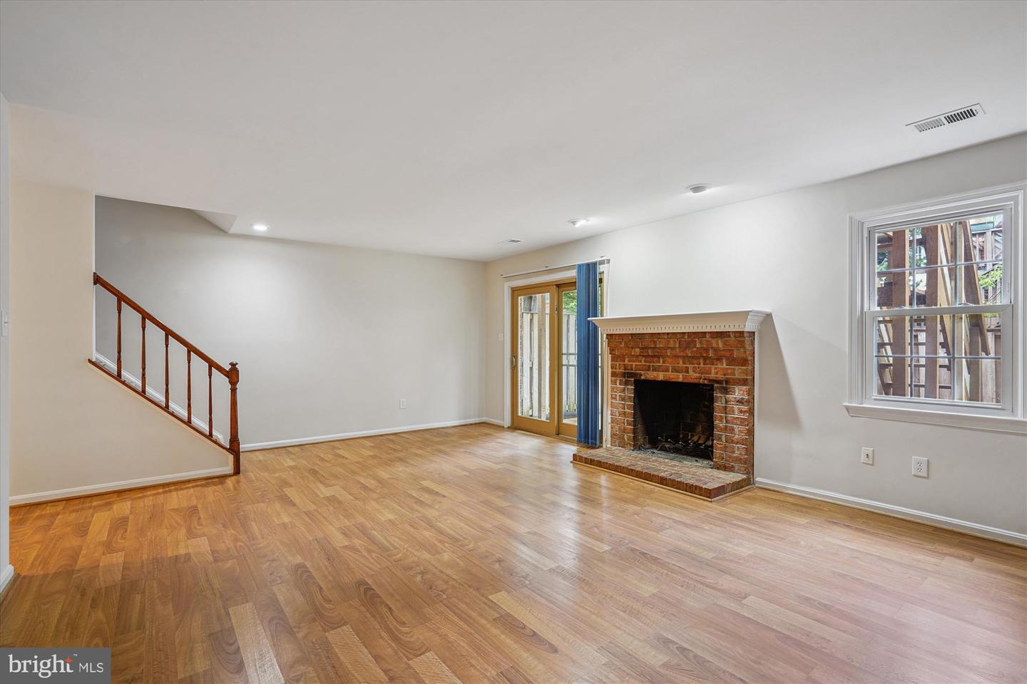 10148 VILLAGE KNOLLS CT, OAKTON, Virginia 22124, 4 Bedrooms Bedrooms, ,3 BathroomsBathrooms,Residential,For sale,10148 VILLAGE KNOLLS CT,VAFX2260906 MLS # VAFX2260906
