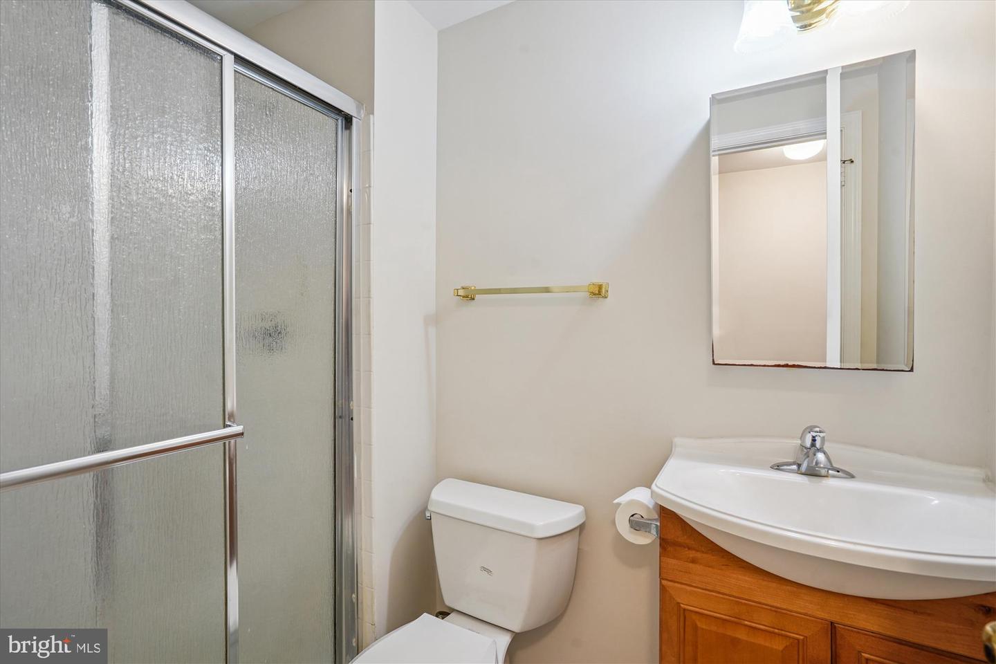 10148 VILLAGE KNOLLS CT, OAKTON, Virginia 22124, 4 Bedrooms Bedrooms, ,3 BathroomsBathrooms,Residential,For sale,10148 VILLAGE KNOLLS CT,VAFX2260906 MLS # VAFX2260906