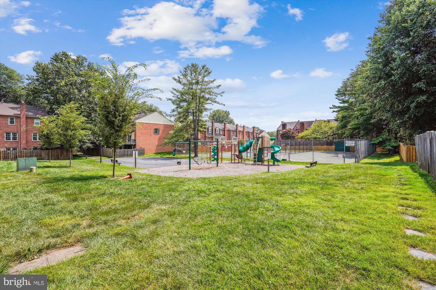 10148 VILLAGE KNOLLS CT, OAKTON, Virginia 22124, 4 Bedrooms Bedrooms, ,3 BathroomsBathrooms,Residential,For sale,10148 VILLAGE KNOLLS CT,VAFX2260906 MLS # VAFX2260906