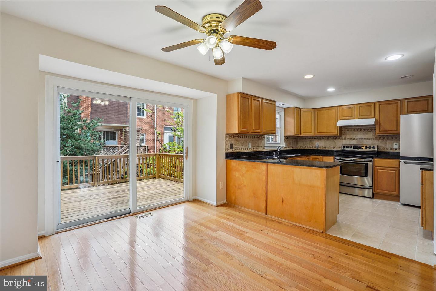 10148 VILLAGE KNOLLS CT, OAKTON, Virginia 22124, 4 Bedrooms Bedrooms, ,3 BathroomsBathrooms,Residential,For sale,10148 VILLAGE KNOLLS CT,VAFX2260906 MLS # VAFX2260906
