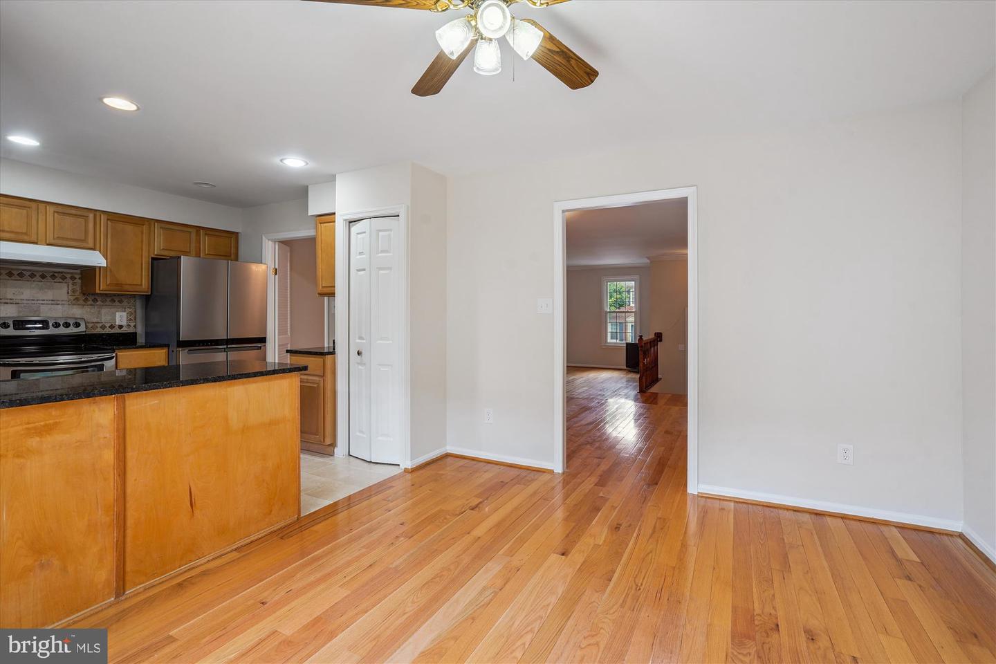 10148 VILLAGE KNOLLS CT, OAKTON, Virginia 22124, 4 Bedrooms Bedrooms, ,3 BathroomsBathrooms,Residential,For sale,10148 VILLAGE KNOLLS CT,VAFX2260906 MLS # VAFX2260906