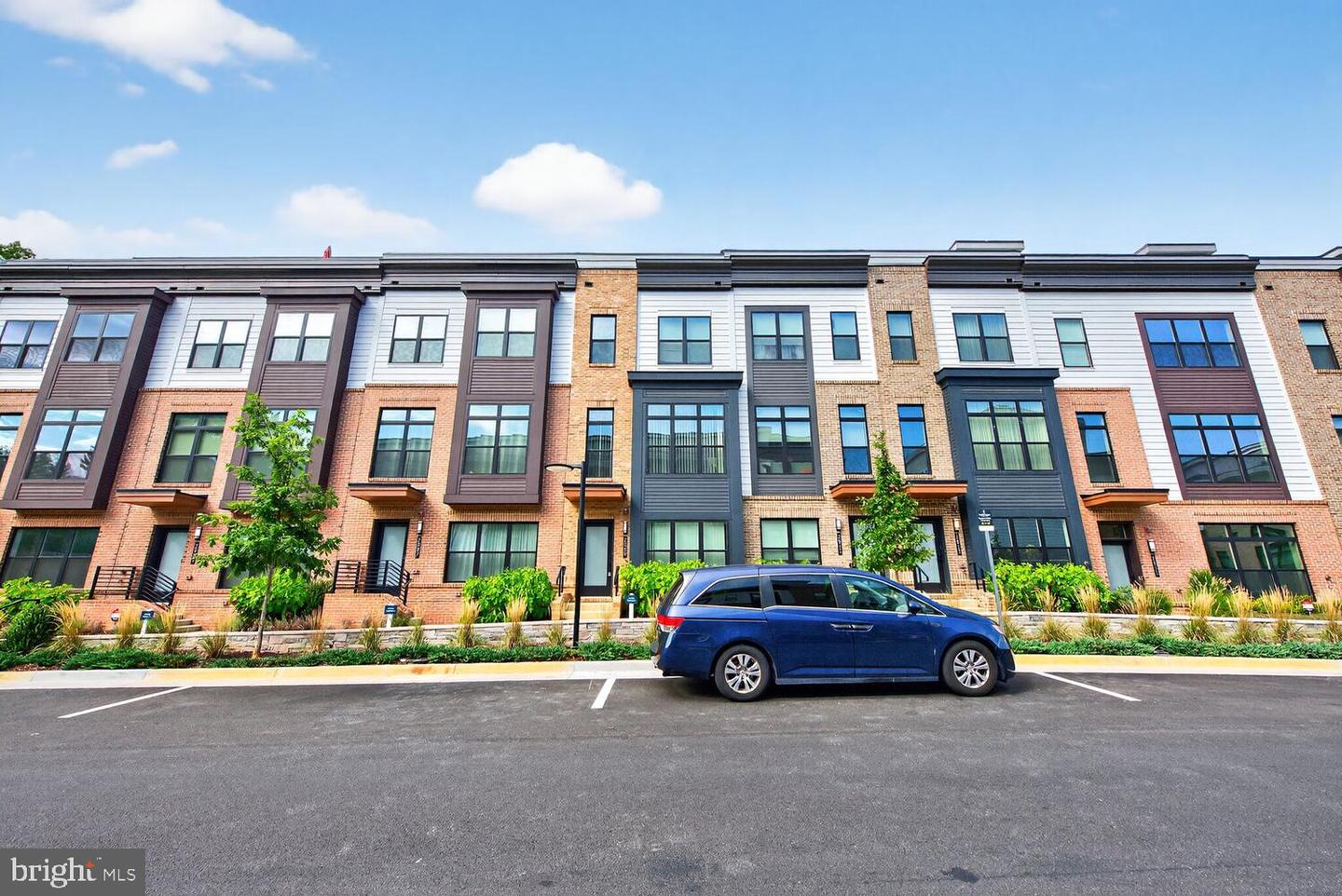 2009 TYSONS RIDGELINE RD, FALLS CHURCH, Virginia 22043, 3 Bedrooms Bedrooms, ,3 BathroomsBathrooms,Residential,For sale,2009 TYSONS RIDGELINE RD,VAFX2260914 MLS # VAFX2260914