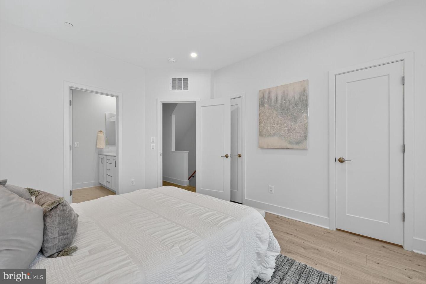 2009 TYSONS RIDGELINE RD, FALLS CHURCH, Virginia 22043, 3 Bedrooms Bedrooms, ,3 BathroomsBathrooms,Residential,For sale,2009 TYSONS RIDGELINE RD,VAFX2260914 MLS # VAFX2260914
