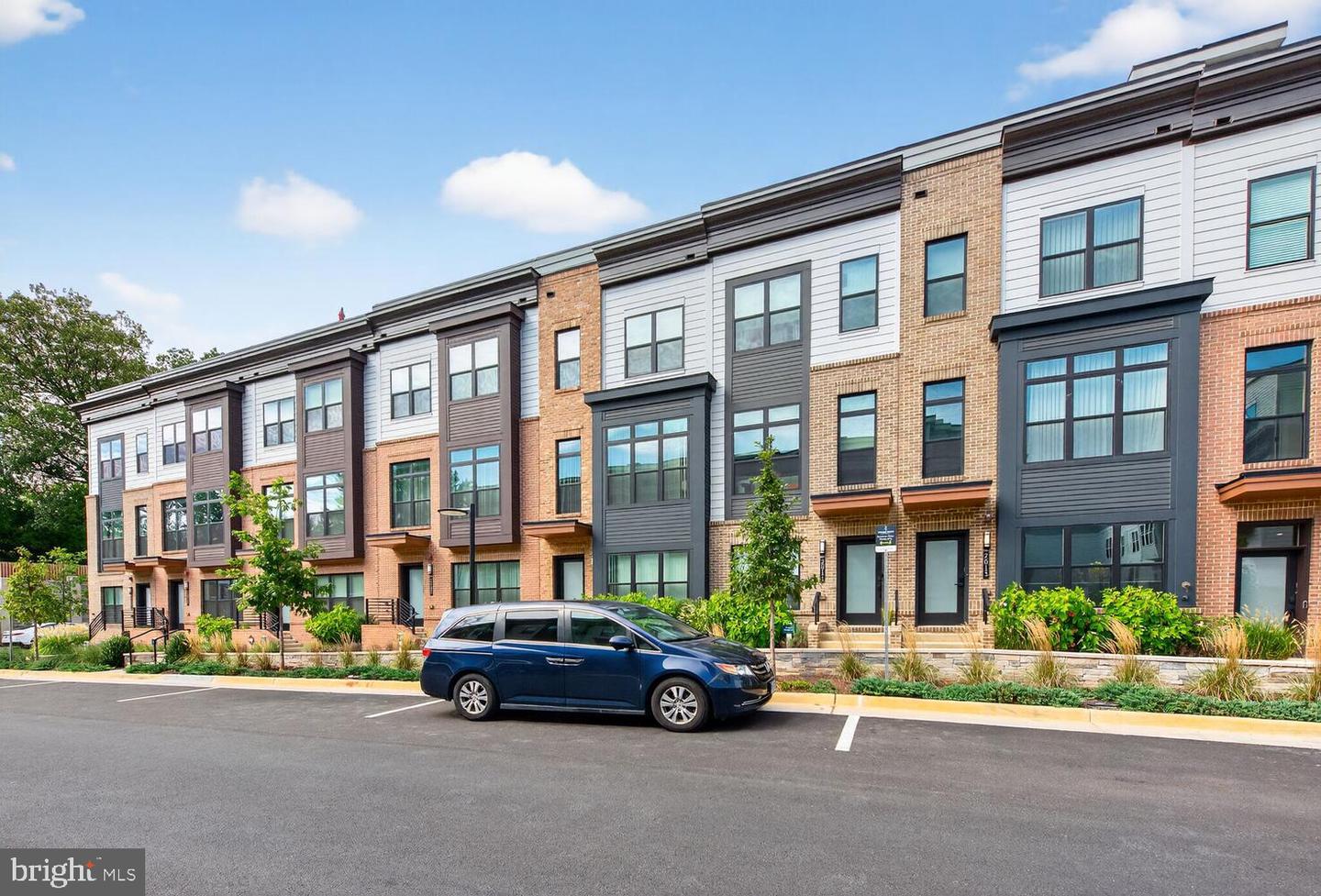 2009 TYSONS RIDGELINE RD, FALLS CHURCH, Virginia 22043, 3 Bedrooms Bedrooms, ,3 BathroomsBathrooms,Residential,For sale,2009 TYSONS RIDGELINE RD,VAFX2260914 MLS # VAFX2260914