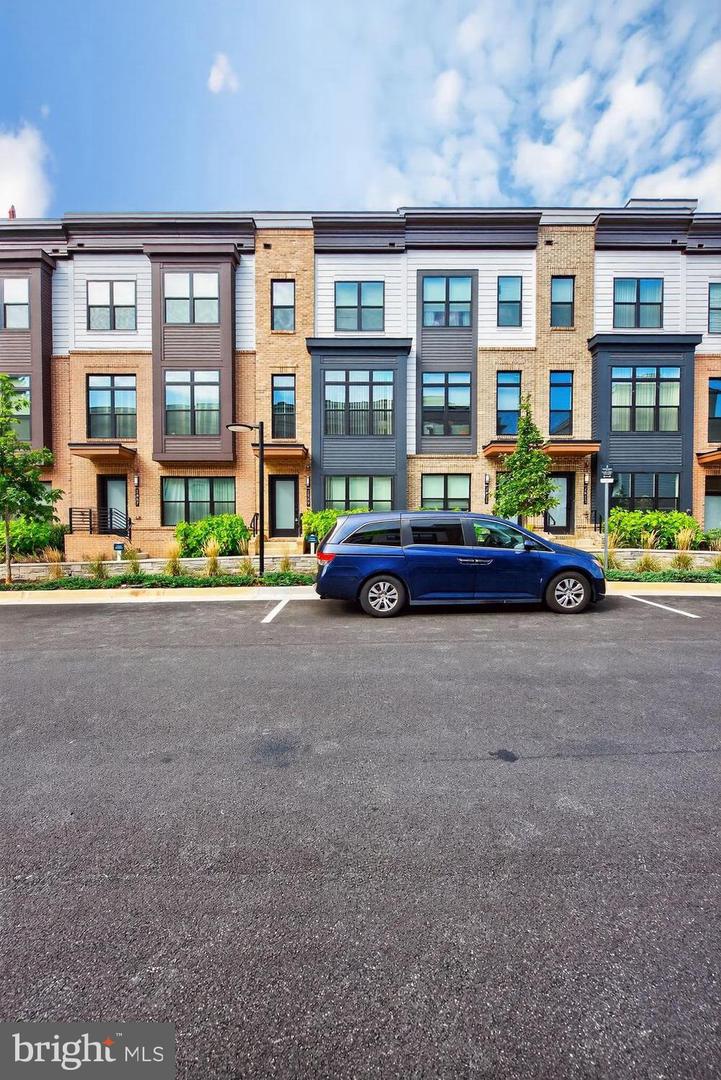 2009 TYSONS RIDGELINE RD, FALLS CHURCH, Virginia 22043, 3 Bedrooms Bedrooms, ,3 BathroomsBathrooms,Residential,For sale,2009 TYSONS RIDGELINE RD,VAFX2260914 MLS # VAFX2260914
