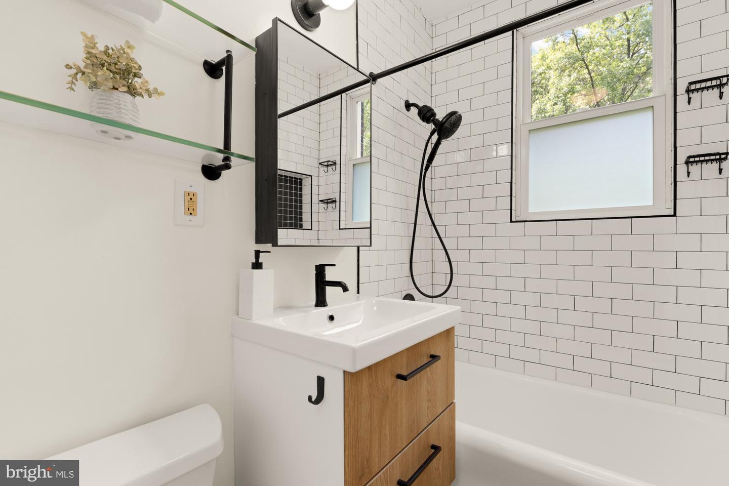 2801 ADAMS MILL RD NW #210, WASHINGTON, District Of Columbia 20009, 1 Bedroom Bedrooms, ,1 BathroomBathrooms,Residential,For sale,2801 ADAMS MILL RD NW #210,DCDC2215046 MLS # DCDC2215046