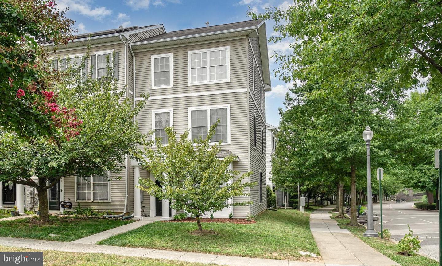 3239 STANTON RD SE, WASHINGTON, District Of Columbia 20020, 5 Bedrooms Bedrooms, 8 Rooms Rooms,2 BathroomsBathrooms,Residential,For sale,3239 STANTON RD SE,DCDC2215244 MLS # DCDC2215244