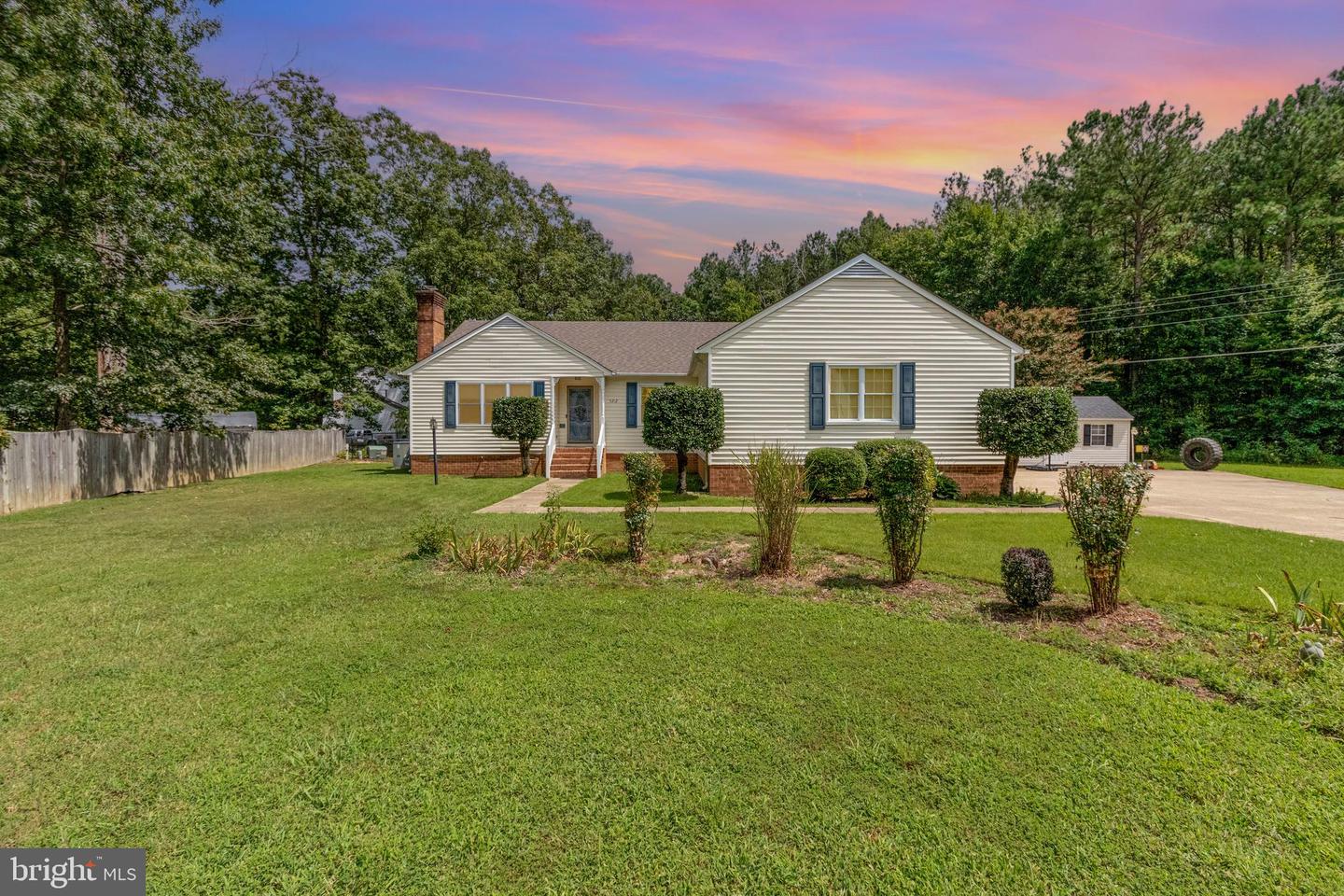 5212 FARMCREST CIR, PRINCE GEORGE, Virginia 23875, 4 Bedrooms Bedrooms, 9 Rooms Rooms,2 BathroomsBathrooms,Residential,For sale,5212 FARMCREST CIR,VAPV2000092 MLS # VAPV2000092