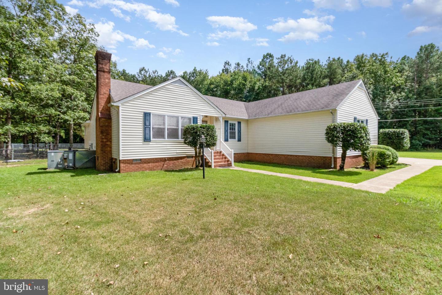 5212 FARMCREST CIR, PRINCE GEORGE, Virginia 23875, 4 Bedrooms Bedrooms, 9 Rooms Rooms,2 BathroomsBathrooms,Residential,For sale,5212 FARMCREST CIR,VAPV2000092 MLS # VAPV2000092
