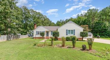 5212 FARMCREST CIR, PRINCE GEORGE, Virginia 23875, 4 Bedrooms Bedrooms, 9 Rooms Rooms,2 BathroomsBathrooms,Residential,For sale,5212 FARMCREST CIR,VAPV2000092 MLS # VAPV2000092