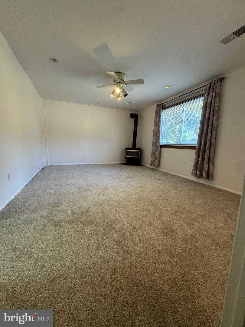 8518 FAIRBURN DR, SPRINGFIELD, Virginia 22152, 4 Bedrooms Bedrooms, ,2 BathroomsBathrooms,Residential,For sale,8518 FAIRBURN DR,VAFX2261512 MLS # VAFX2261512