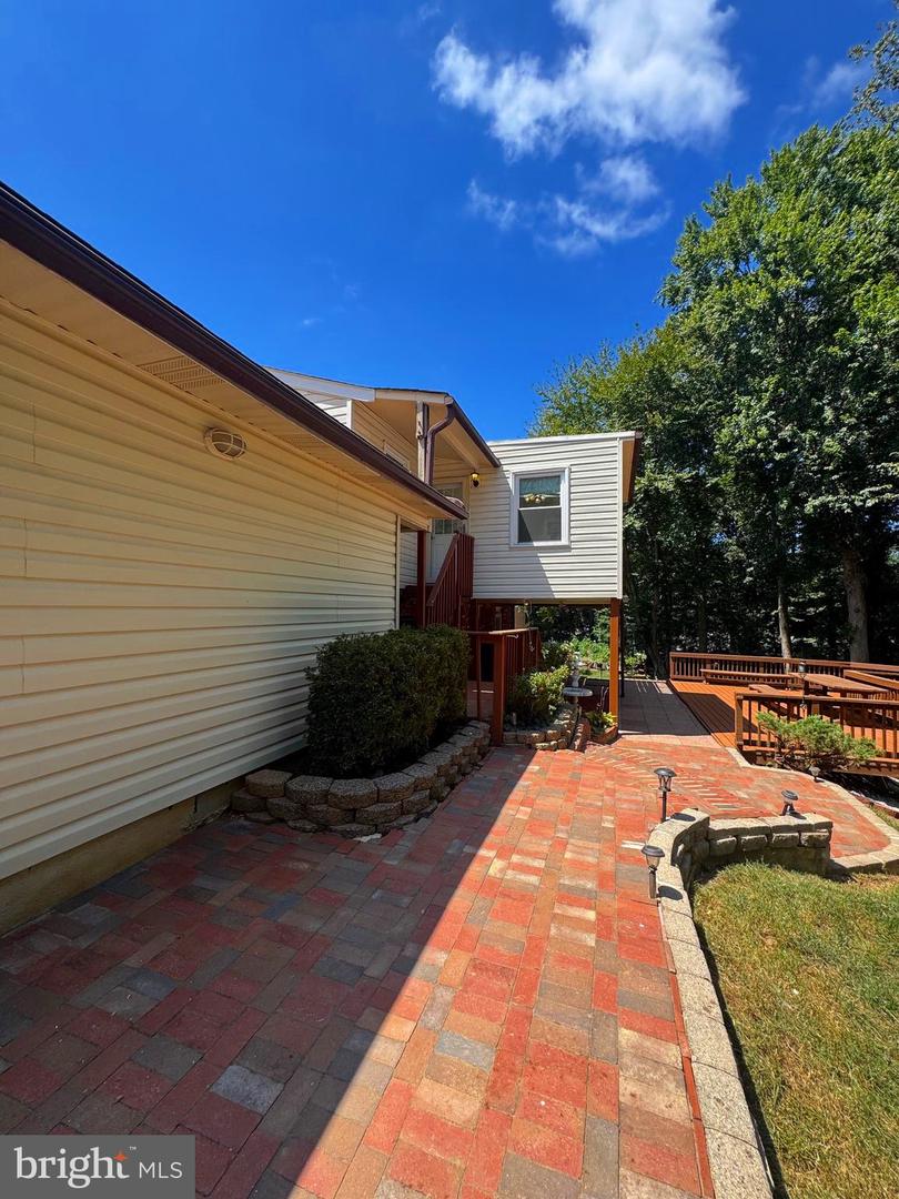 8518 FAIRBURN DR, SPRINGFIELD, Virginia 22152, 4 Bedrooms Bedrooms, ,2 BathroomsBathrooms,Residential,For sale,8518 FAIRBURN DR,VAFX2261512 MLS # VAFX2261512