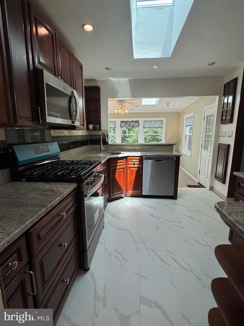 8518 FAIRBURN DR, SPRINGFIELD, Virginia 22152, 4 Bedrooms Bedrooms, ,2 BathroomsBathrooms,Residential,For sale,8518 FAIRBURN DR,VAFX2261512 MLS # VAFX2261512