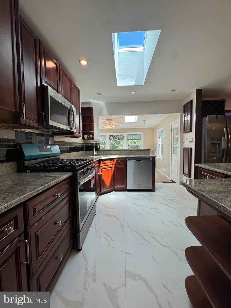 8518 FAIRBURN DR, SPRINGFIELD, Virginia 22152, 4 Bedrooms Bedrooms, ,2 BathroomsBathrooms,Residential,For sale,8518 FAIRBURN DR,VAFX2261512 MLS # VAFX2261512