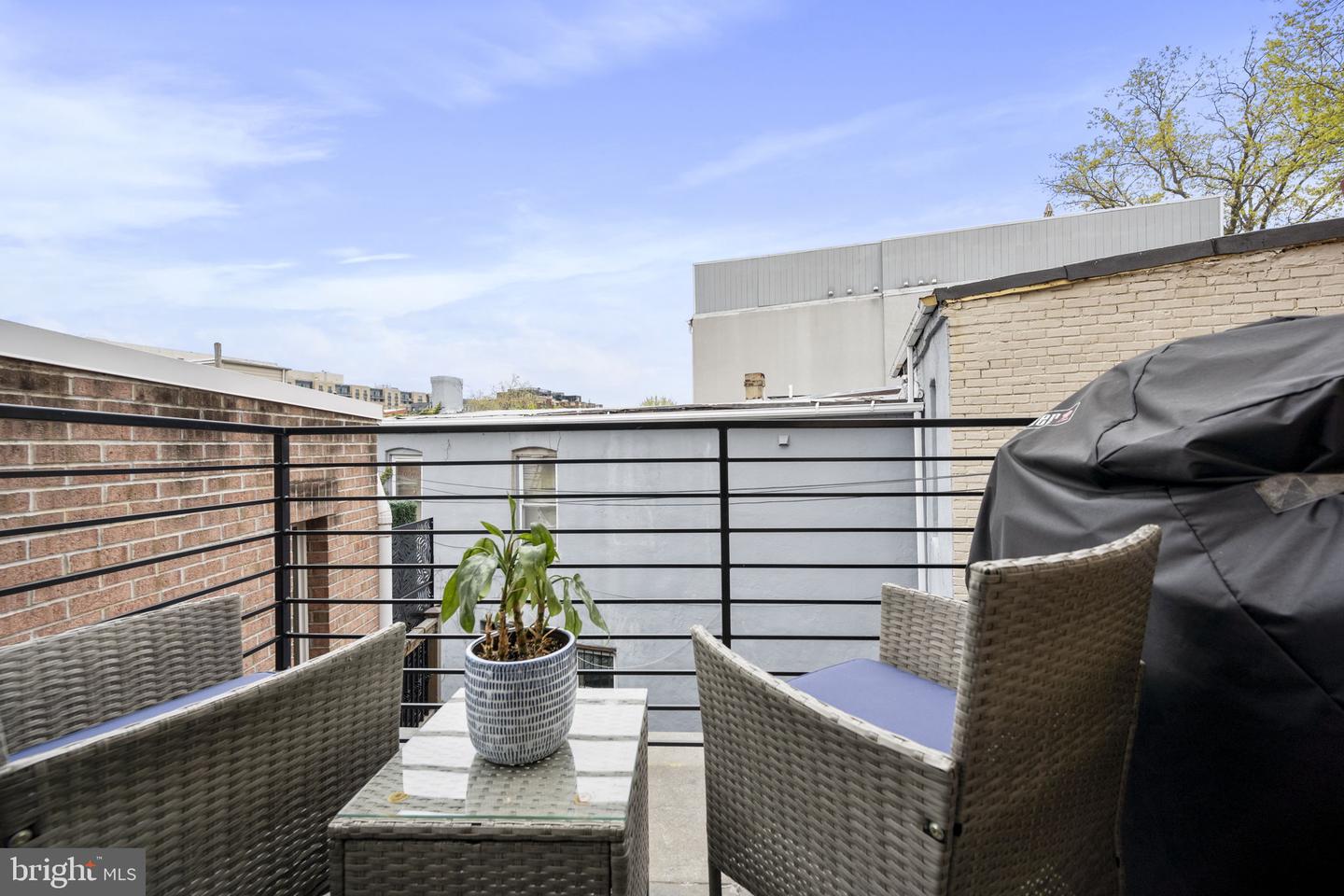 501 RHODE ISLAND AVE NW #2, WASHINGTON, District Of Columbia 20001, 2 Bedrooms Bedrooms, ,2 BathroomsBathrooms,Residential,For sale,501 RHODE ISLAND AVE NW #2,DCDC2215334 MLS # DCDC2215334