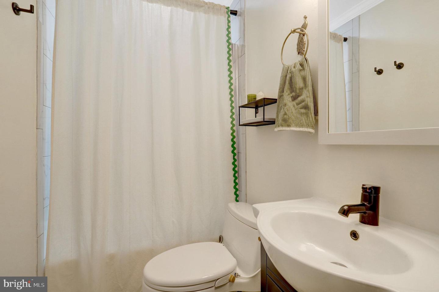 507 S WAKEFIELD ST, ARLINGTON, Virginia 22204, 3 Bedrooms Bedrooms, 5 Rooms Rooms,1 BathroomBathrooms,Residential,For sale,507 S WAKEFIELD ST,VAAR2062344 MLS # VAAR2062344