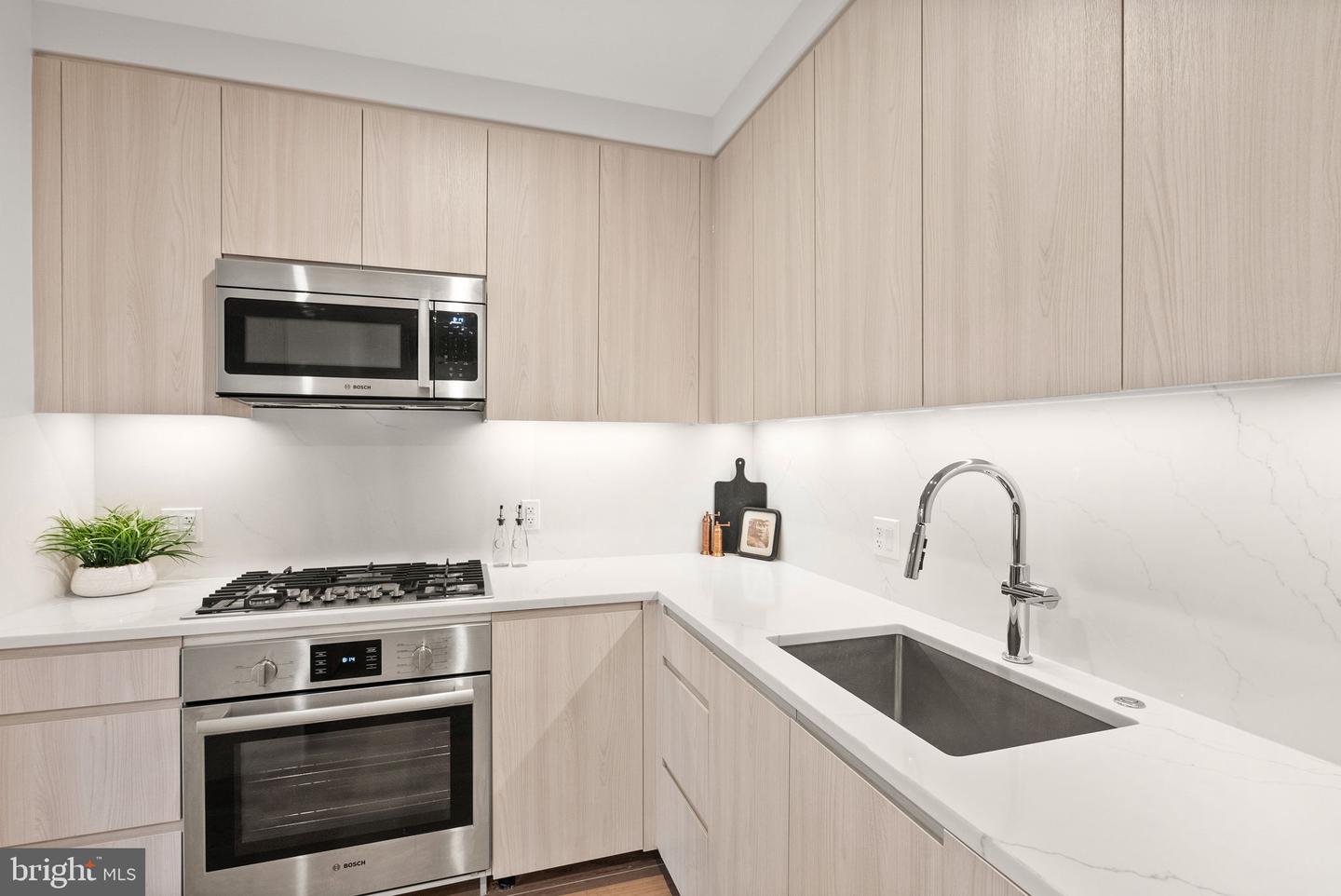 701 SWANN AVE #103, ALEXANDRIA, Virginia 22301, 2 Bedrooms Bedrooms, ,2 BathroomsBathrooms,Residential,For sale,701 SWANN AVE #103,VAAX2048654 MLS # VAAX2048654