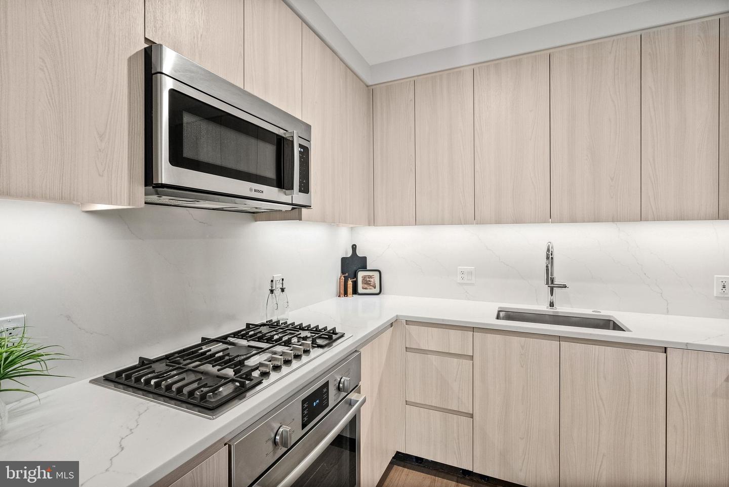 701 SWANN AVE #103, ALEXANDRIA, Virginia 22301, 2 Bedrooms Bedrooms, ,2 BathroomsBathrooms,Residential,For sale,701 SWANN AVE #103,VAAX2048654 MLS # VAAX2048654