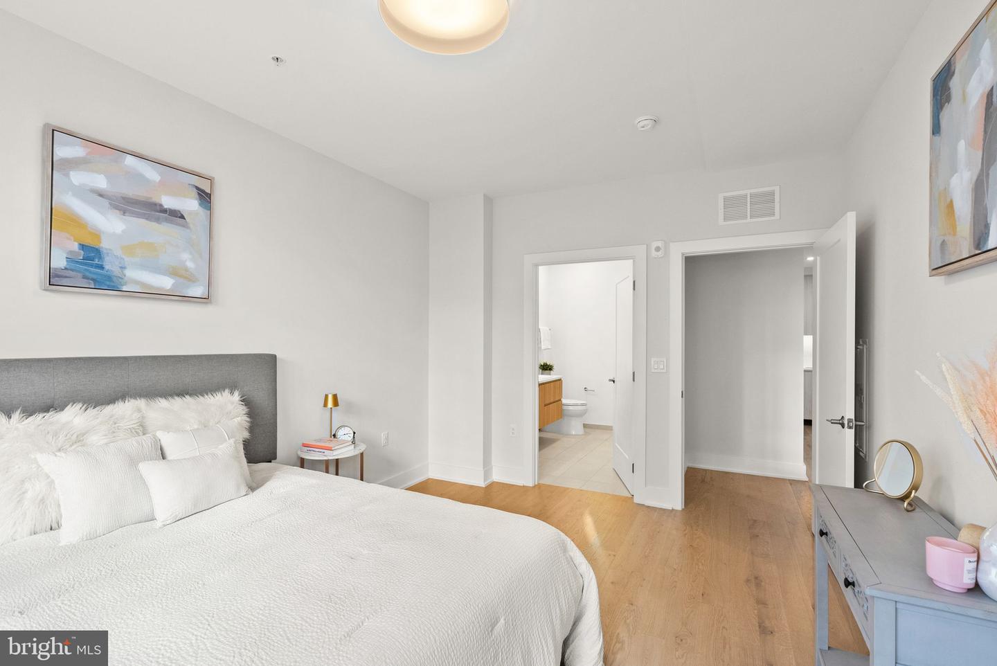701 SWANN AVE #103, ALEXANDRIA, Virginia 22301, 2 Bedrooms Bedrooms, ,2 BathroomsBathrooms,Residential,For sale,701 SWANN AVE #103,VAAX2048654 MLS # VAAX2048654