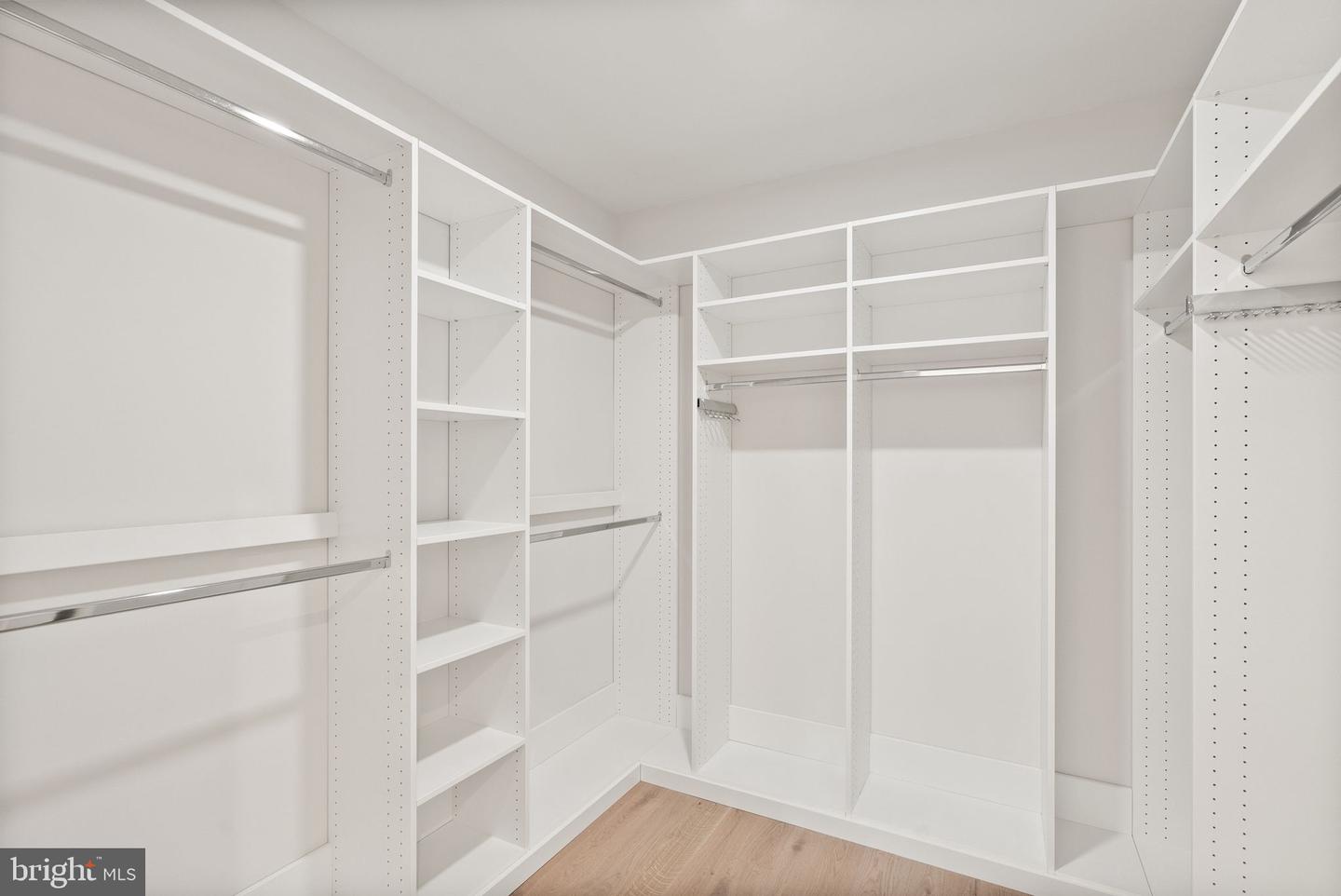 701 SWANN AVE #103, ALEXANDRIA, Virginia 22301, 2 Bedrooms Bedrooms, ,2 BathroomsBathrooms,Residential,For sale,701 SWANN AVE #103,VAAX2048654 MLS # VAAX2048654