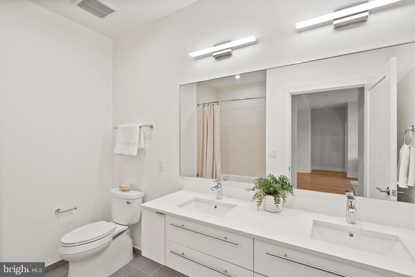 701 SWANN AVE #103, ALEXANDRIA, Virginia 22301, 2 Bedrooms Bedrooms, ,2 BathroomsBathrooms,Residential,For sale,701 SWANN AVE #103,VAAX2048654 MLS # VAAX2048654