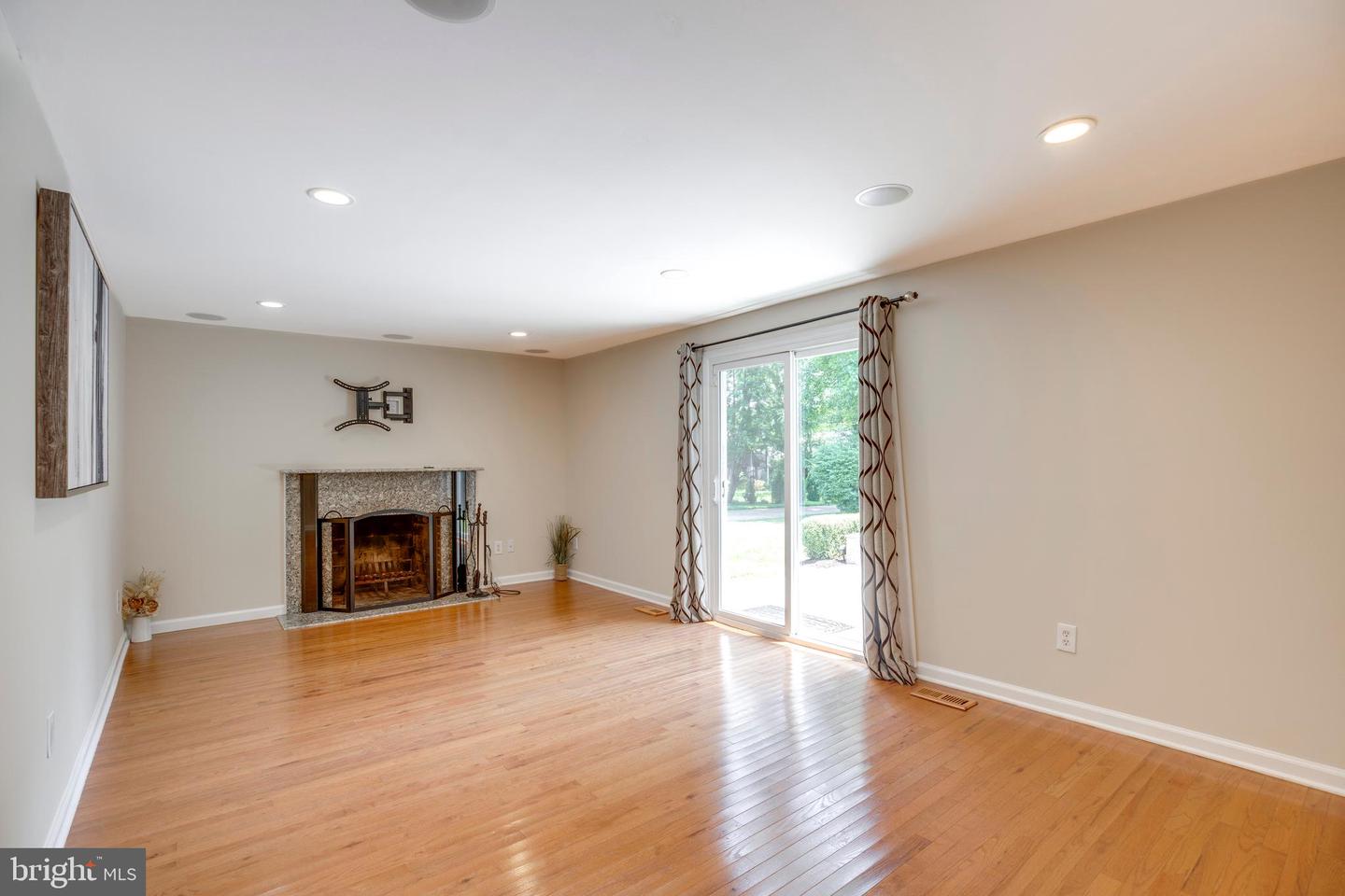 5039 KENERSON DR, FAIRFAX, Virginia 22032, 3 Bedrooms Bedrooms, ,3 BathroomsBathrooms,Residential,For sale,5039 KENERSON DR,VAFX2245082 MLS # VAFX2245082