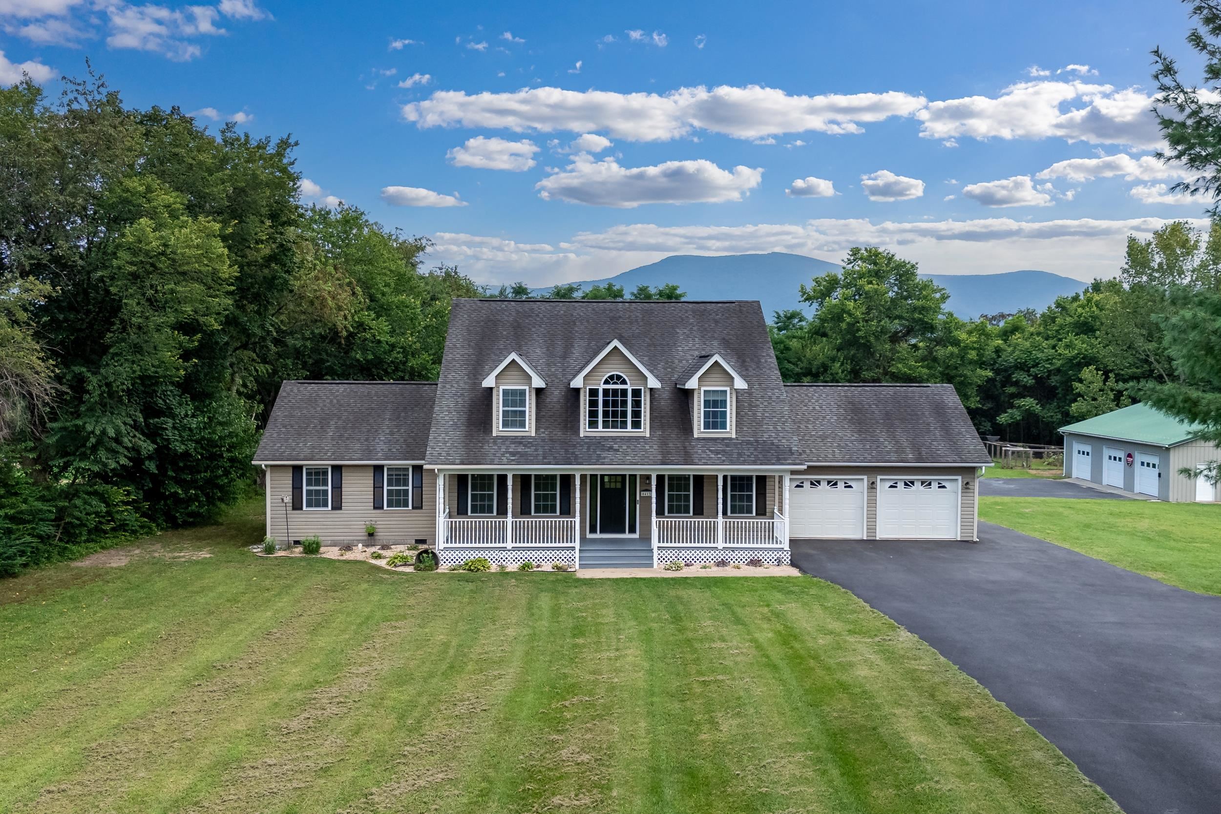 413 AYLOR GRUBBS AVE, STANLEY, Virginia 22851, 5 Bedrooms Bedrooms, ,2 BathroomsBathrooms,Residential,413 AYLOR GRUBBS AVE,667913 MLS # 667913