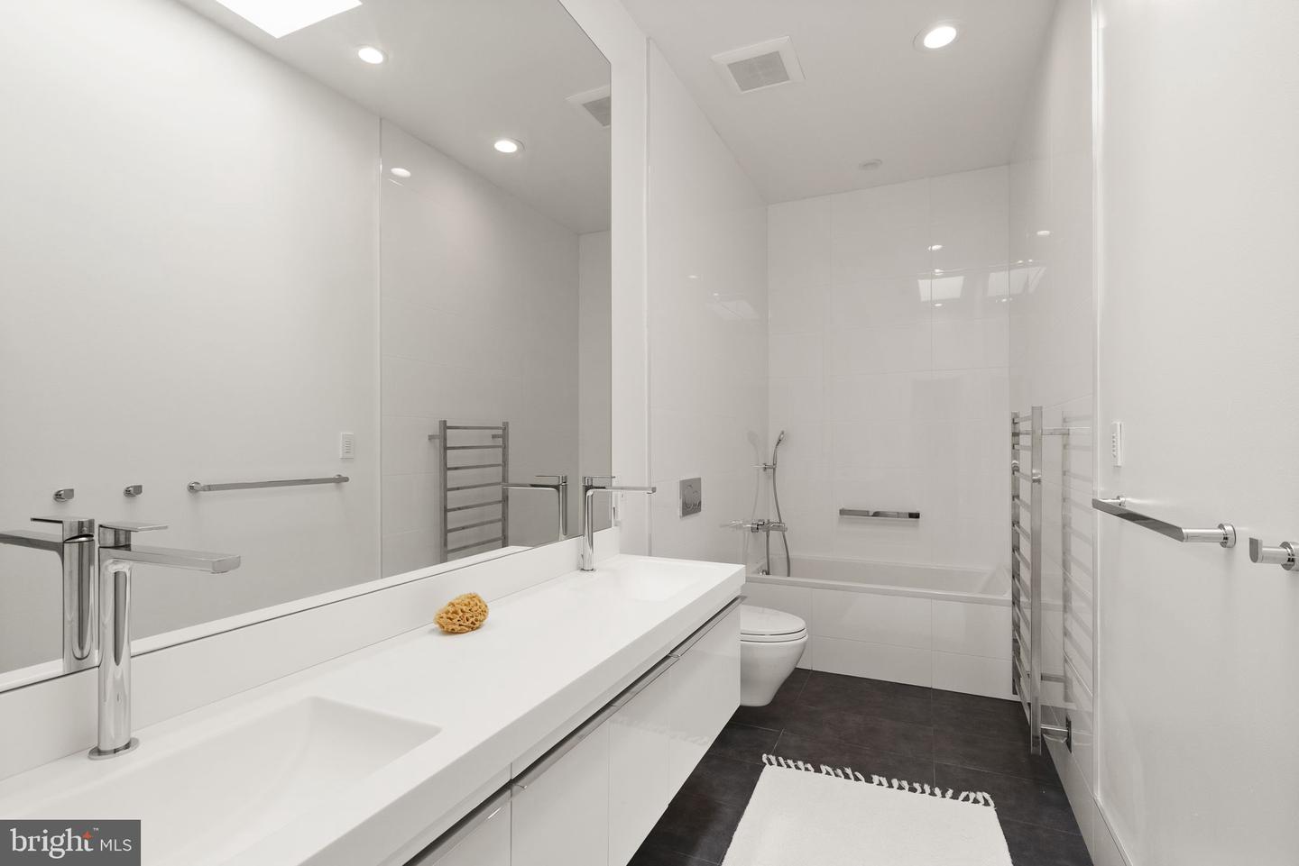 3100 N MONROE ST, ARLINGTON, Virginia 22207, 6 Bedrooms Bedrooms, ,4 BathroomsBathrooms,Residential,For sale,3100 N MONROE ST,VAAR2059308 MLS # VAAR2059308
